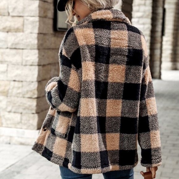 Cozy White Black Plaid Button up Teddy Oversized Jacket Shacket - Picture 5 of 9